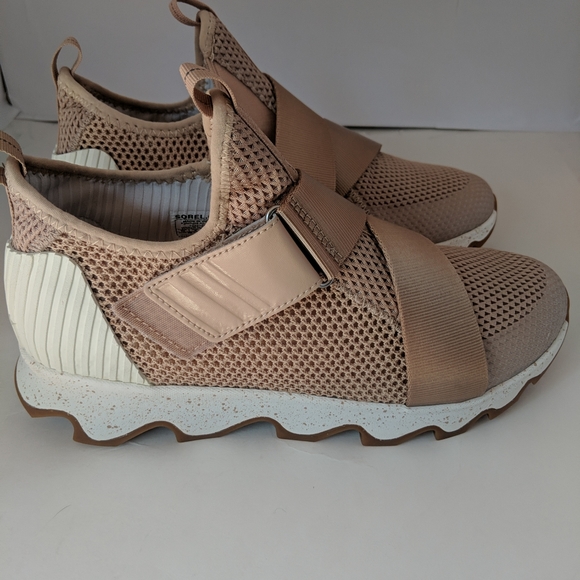 sorel kinetic sneaker natural tan